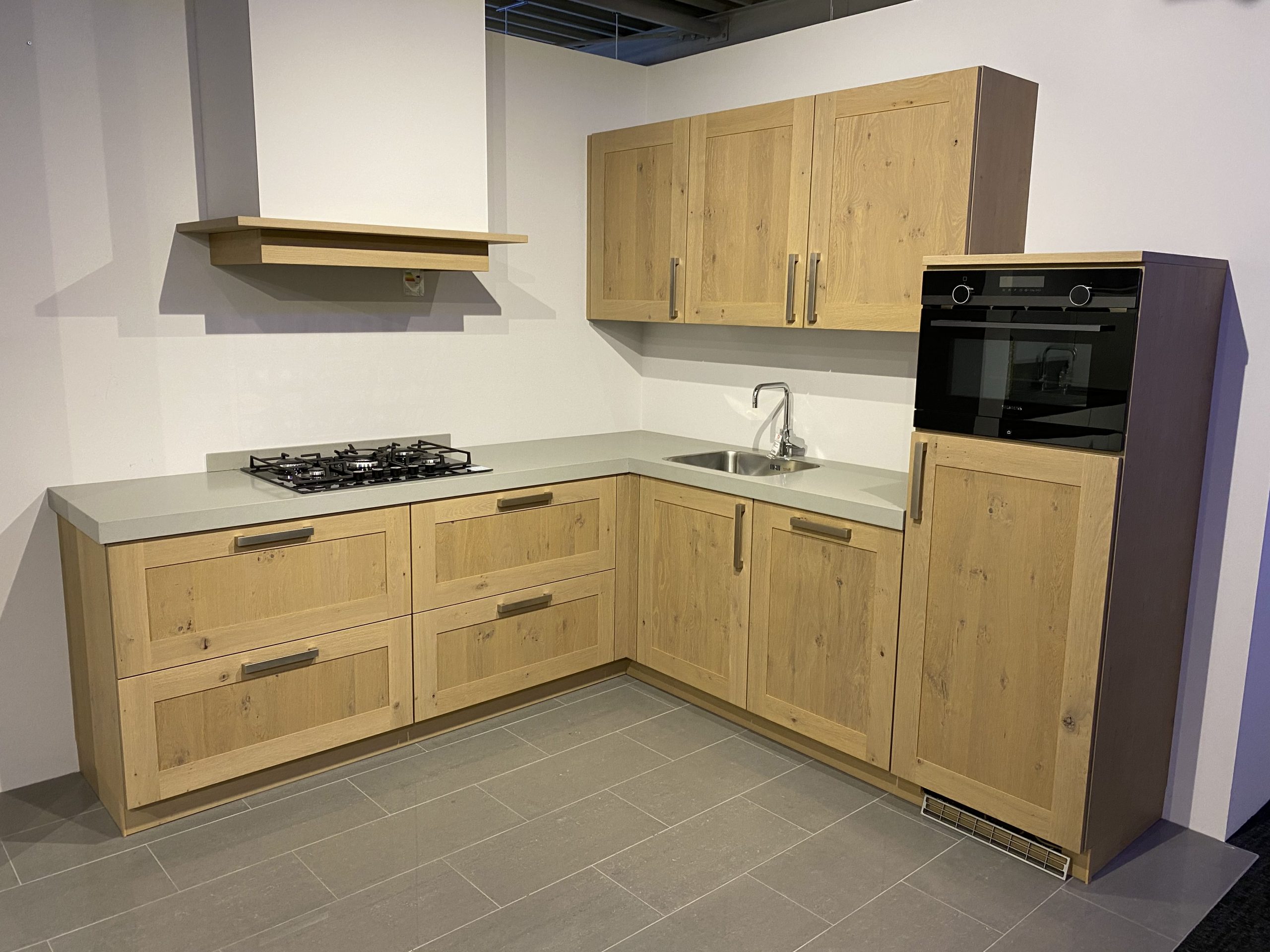 Prachtige Showroom keuken incl. app.+ Composiet GEDEMONTEERD